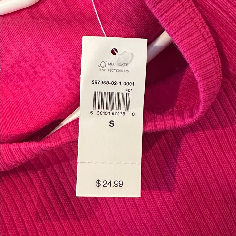 GAP Fuchsia Ribbed Tee - Picture 4 of 4
